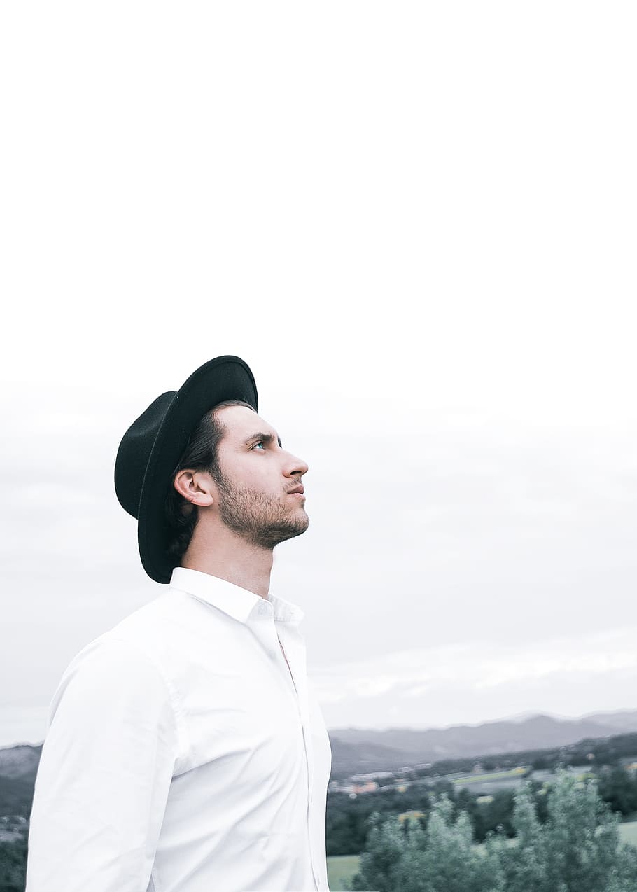Man Looking at Sky at Daytime, casual, close-up, face, facial expression HD wallpaper