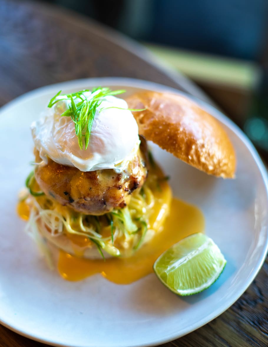Hamburger on Plate, beef, blur, buns, close-up, delicious, depth of field HD wallpaper