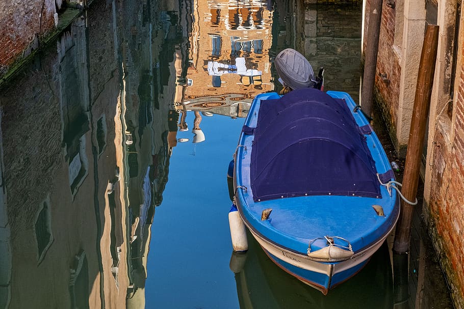 white and blue boat on canal, nautical vessel, architecture, rear view HD wallpaper