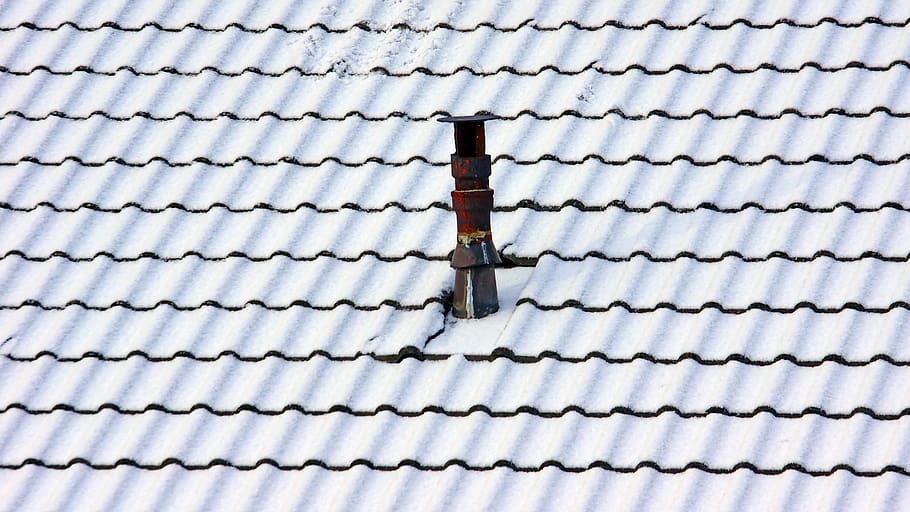 brown post on roof, tile roof, rug, animal, bird, waterfowl, robin HD wallpaper