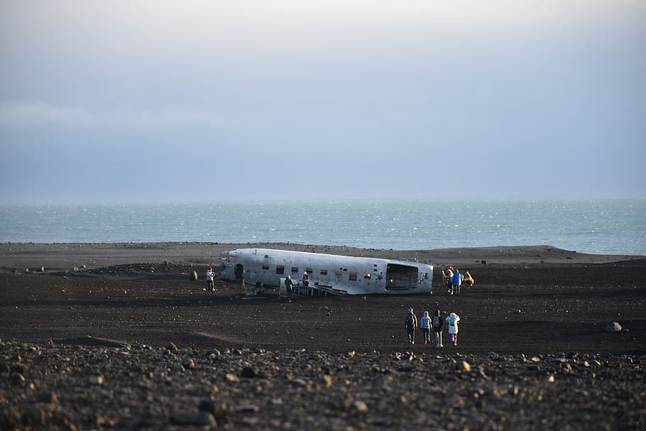 wrecked plane on black sand, human, person, aircraft, airplane HD wallpaper