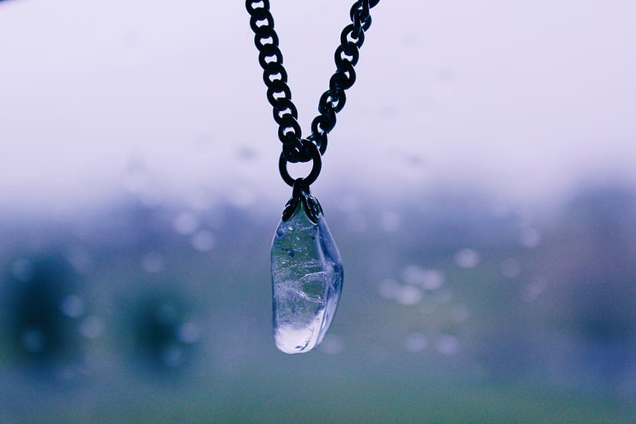 Healing Crystal Necklace, blur, chain, clean, clear, close-up HD wallpaper