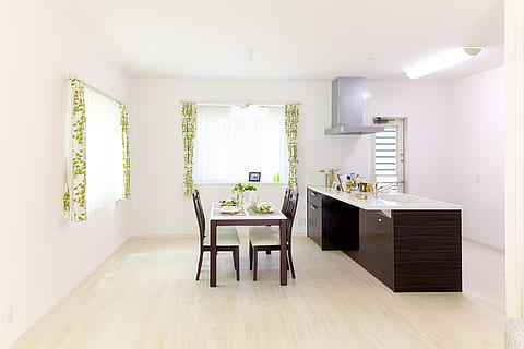 Rectangular White and Brown Wooden Dining Table and Four Chairs Near White and Brown Wooden Pedestal Desk HD wallpaper