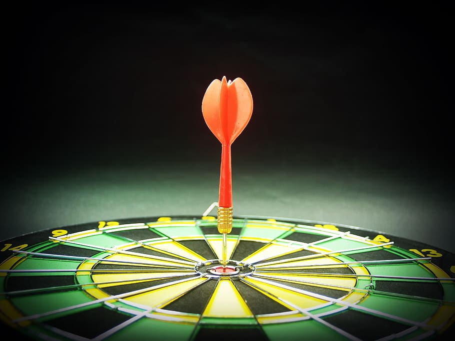 Dart Pin in the Middle of Dartboard, arrow, blur, close-up, darts, HD wallpaper