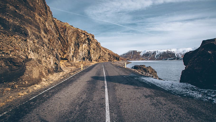 vacant road during daytime, highway, asphalt, tarmac, outdoors HD wallpaper