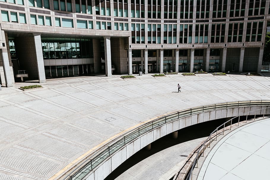 person walking in concrete building, street, bridge, architecture HD wallpaper