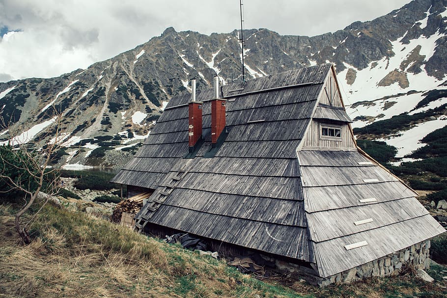 gray house beside green grasses, morskie oko, mountain, building, HD wallpaper