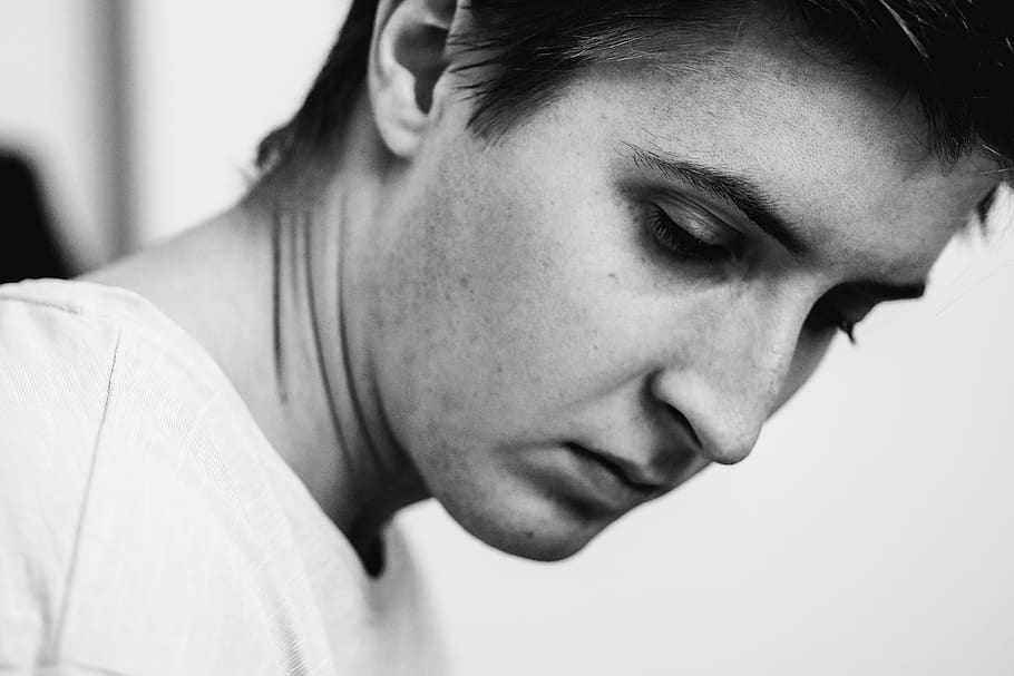 frowning man looking downwards, one person, portrait, close-up HD wallpaper