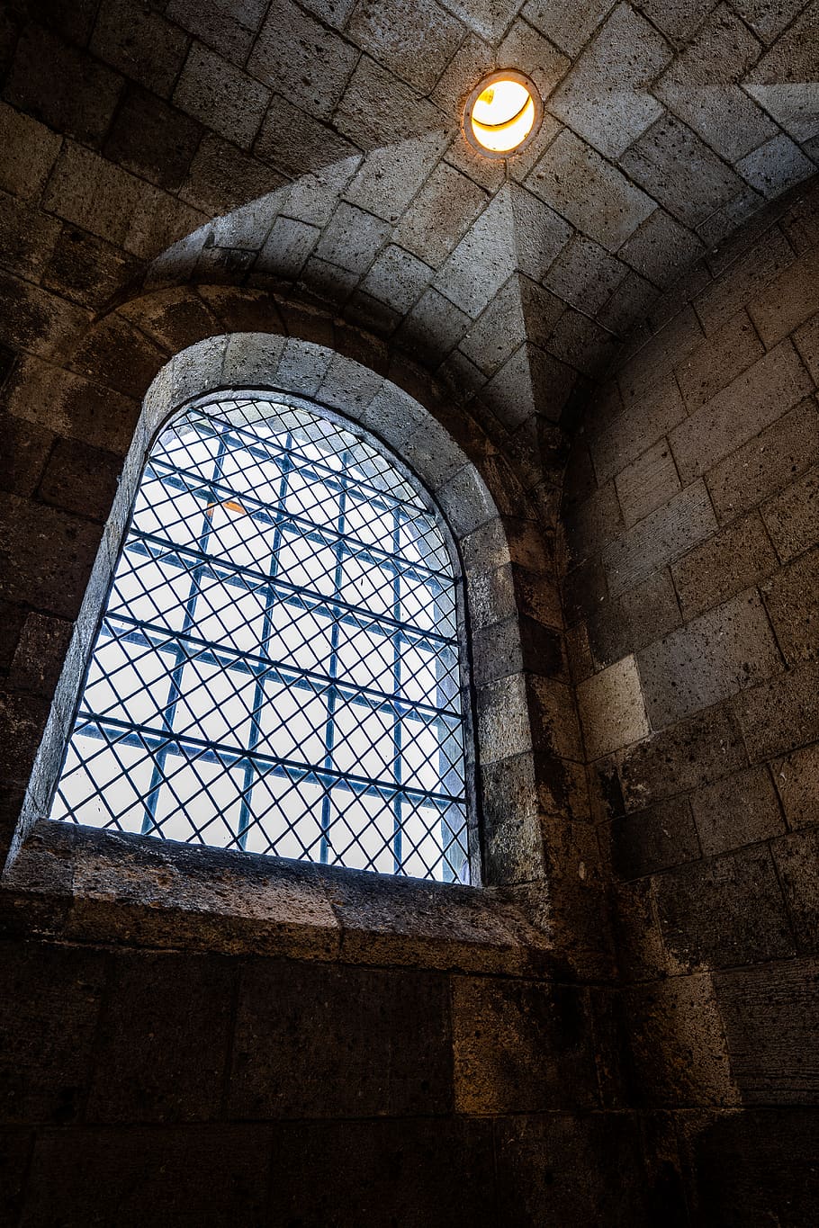 yellow light turned on by the window, building, architecture, HD wallpaper