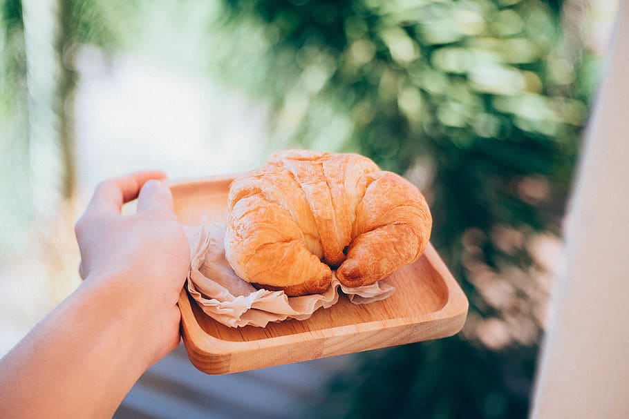 bread, pastry, bake, food, snack, breakfast, tray, human body part HD wallpaper