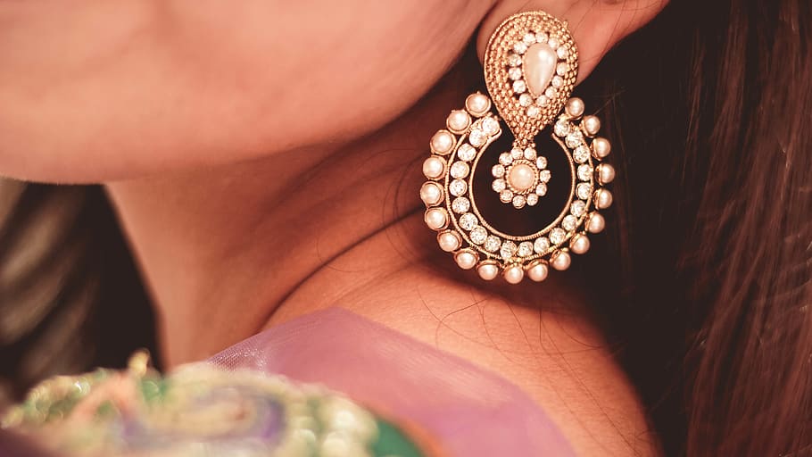 Trending and fashionable jhumka earrings for girls and women.High quality  Jhumka earrings for party wear purposes.