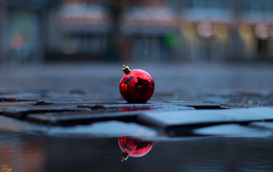 christmas bauble, ball, reflection, red, no people, food and drink HD wallpaper