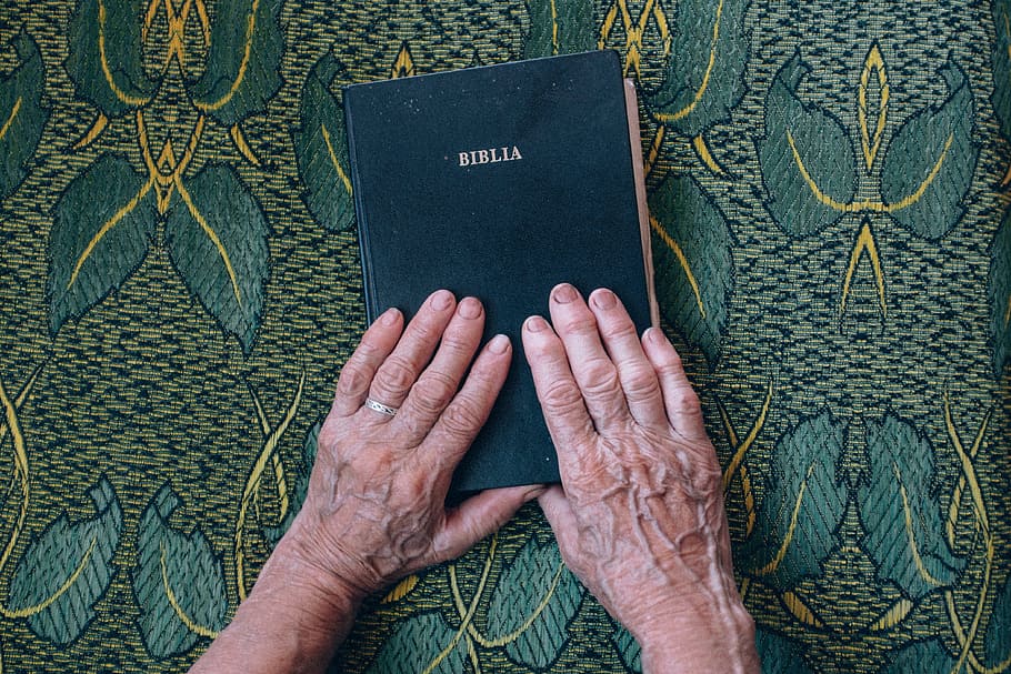 old, elderly, hand, holy, book, bible, read, table, cloth, human hand HD wallpaper