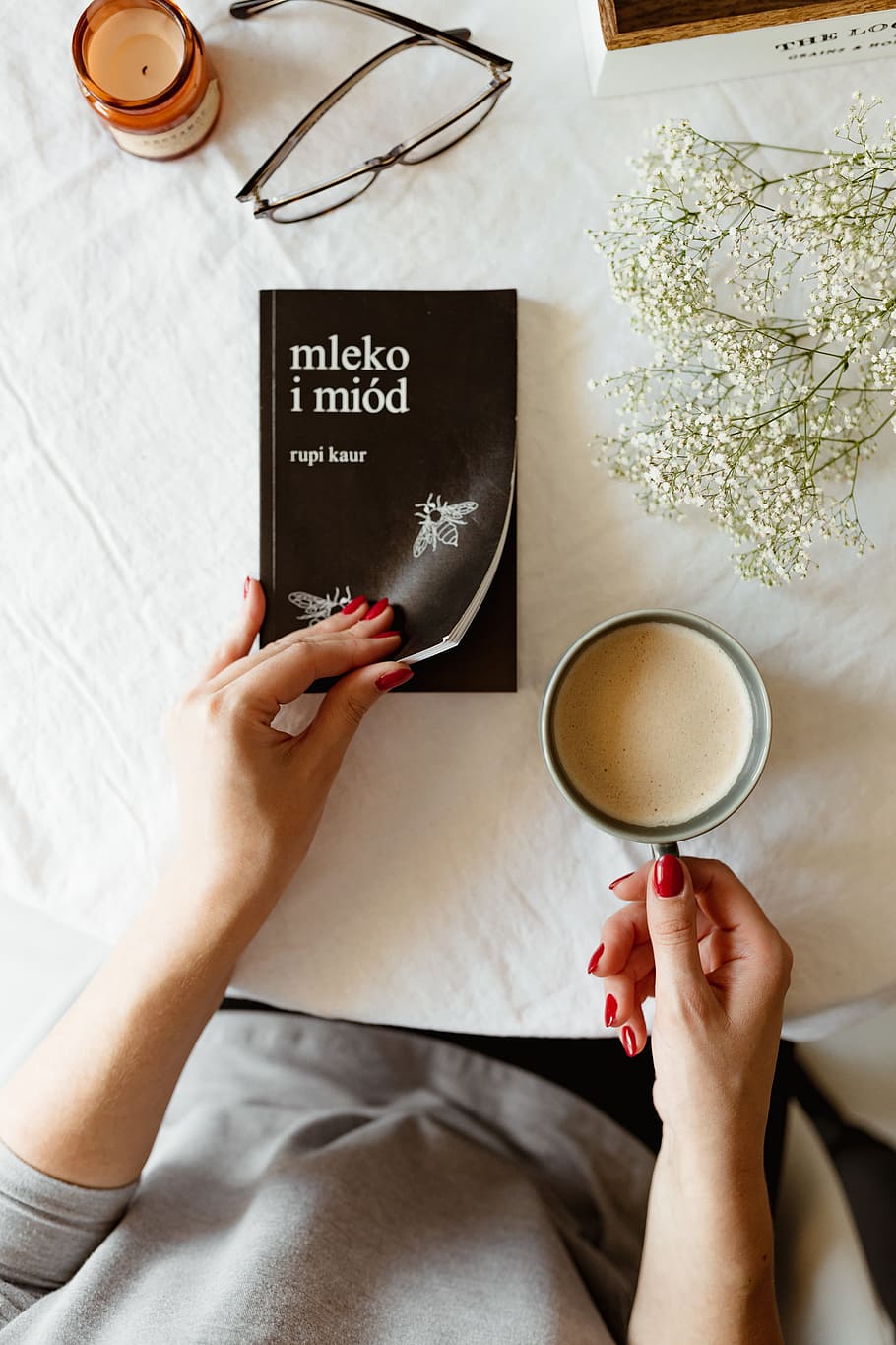 Woman read book and drink coffee, hands, relaxing, reading, time HD wallpaper