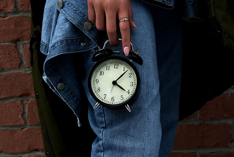 lost, rings, nails, hand, holding, clock, girl, timeless, midsection HD wallpaper