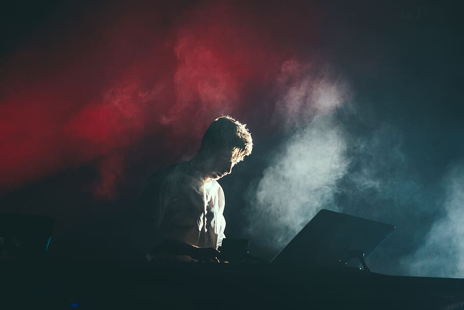 concert, stage, light, spotlight, music, band, people, man HD wallpaper