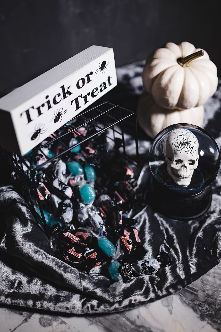 Halloween Decorations, moody, autumn, fall, spooky, boo, scary HD wallpaper