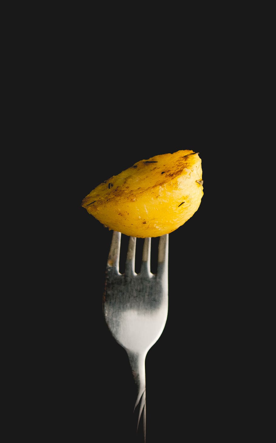 fork, potato, food, studio shot, black background, food and drink HD wallpaper