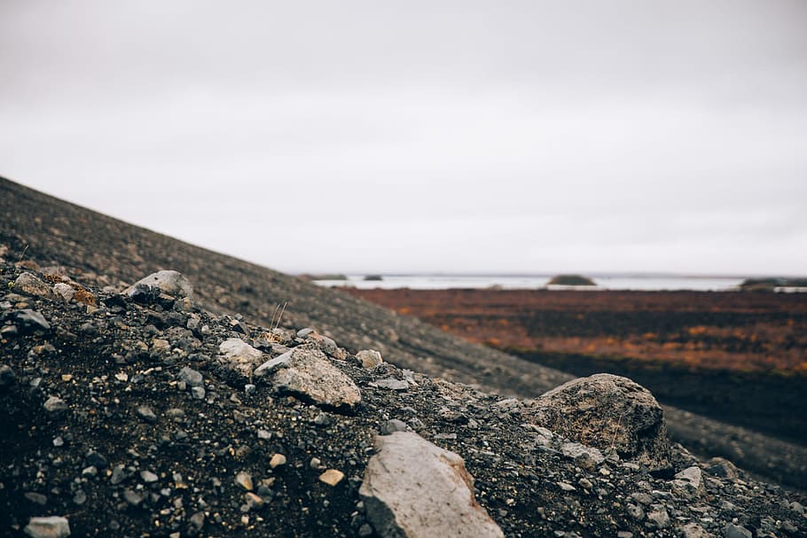 Crumbling volcanic hillside on a cloudy day, Desert, Eruption HD wallpaper