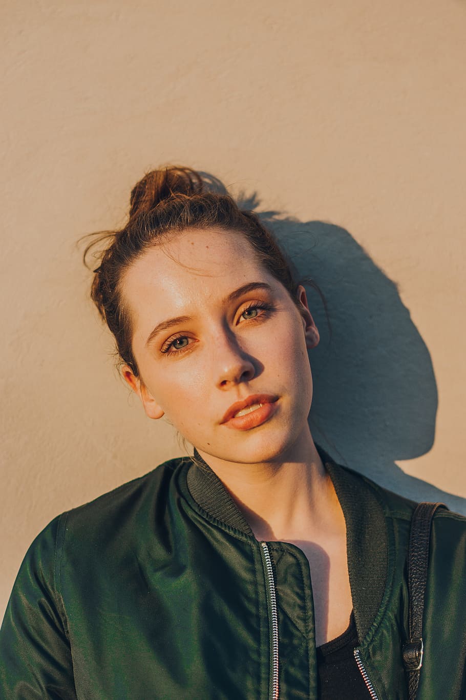 woman taking selfie, female, wall, shadow, portrait, sunlight HD wallpaper