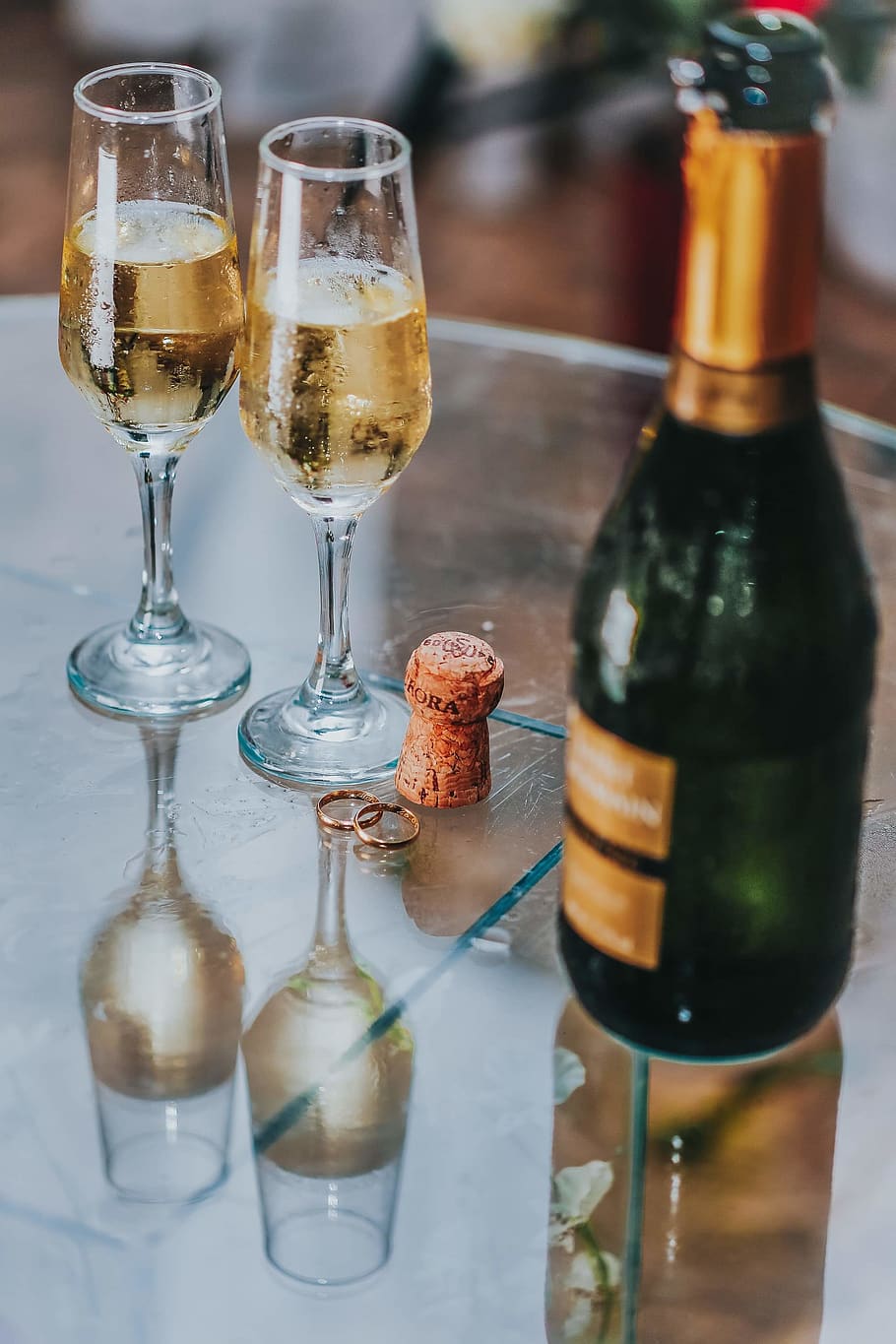 Open Champagne Bottle Near Two Cocktail Glasses, alcohol, beverage HD wallpaper