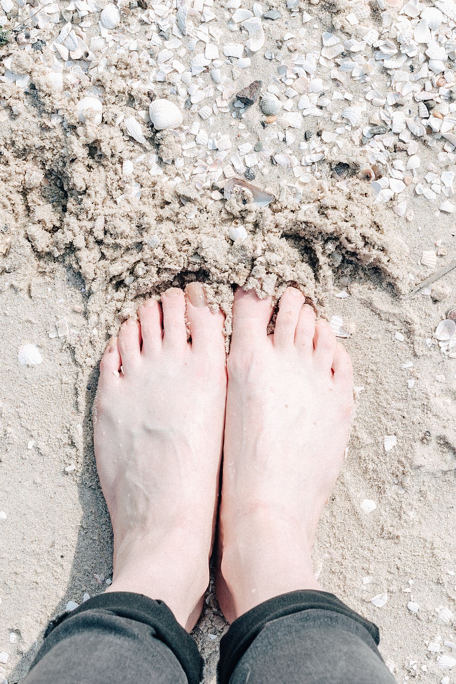person standing on sand, low section, human leg, human body part HD wallpaper