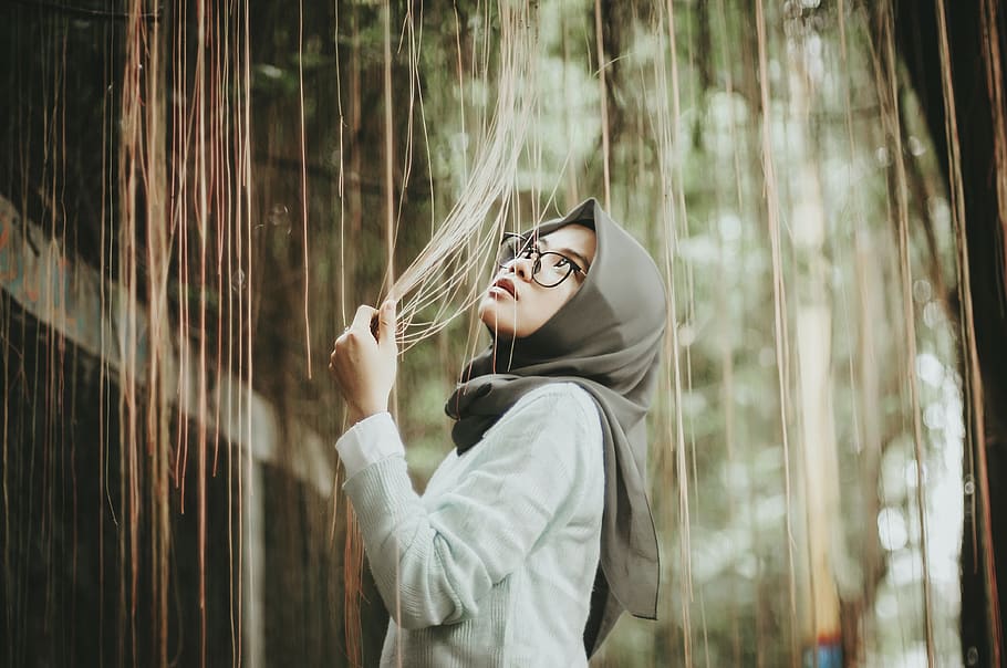 woman holding brown vines, home decor, human, person, clothing