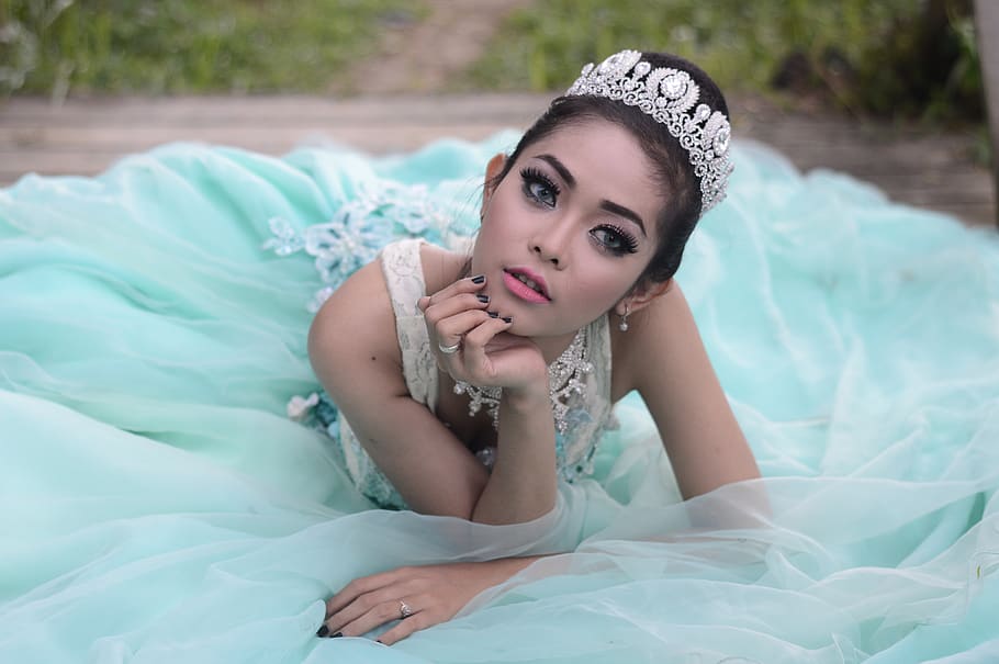 Woman Wearing Teal Dress in Reclining Position, beautiful, bride HD wallpaper