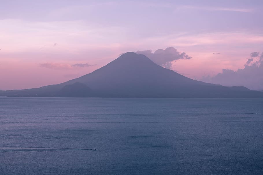 mountain near body of water, lake, cloud, pink, purple, haze HD wallpaper