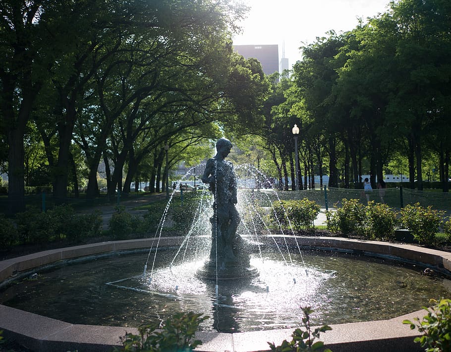 fountain, water, sunlight, statue, coin, trees, green, splash HD wallpaper