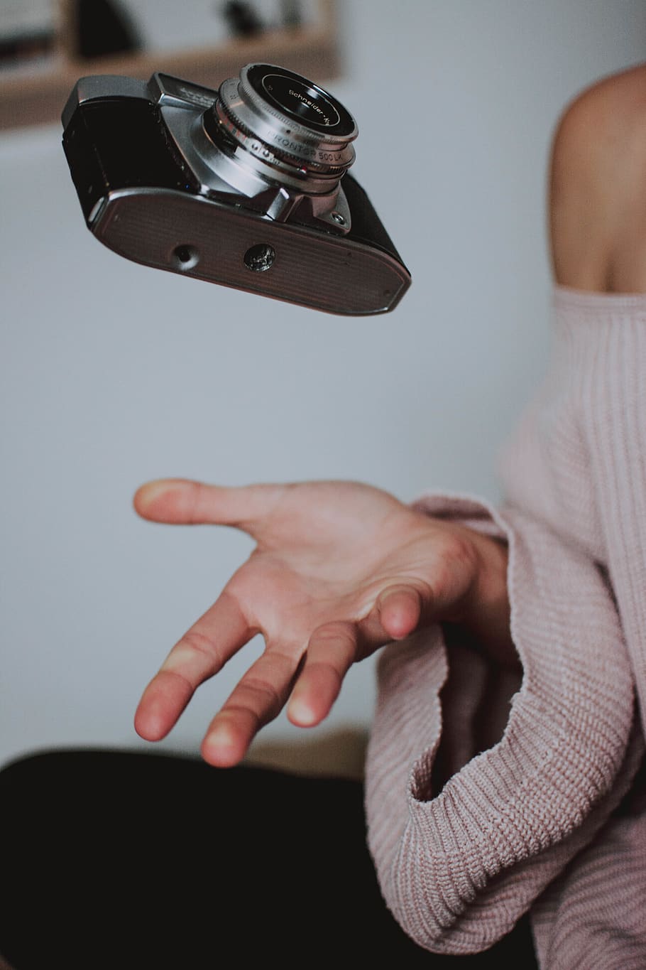 Woman Catching The Camera On Her Palm, float, hand, levitation HD wallpaper