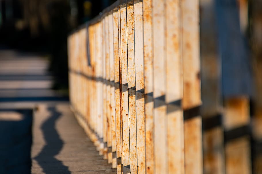 handrail, bridge, iron, oxide, wood - material, in a row, focus on foreground HD wallpaper