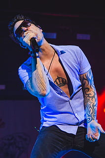 Man Holding Microphone, artist, band, concert, energy, entertainment HD wallpaper