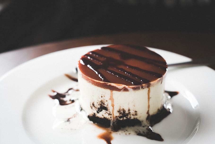 Black, Brown, and White Melted Cake on Round White Ceramic Plate HD wallpaper