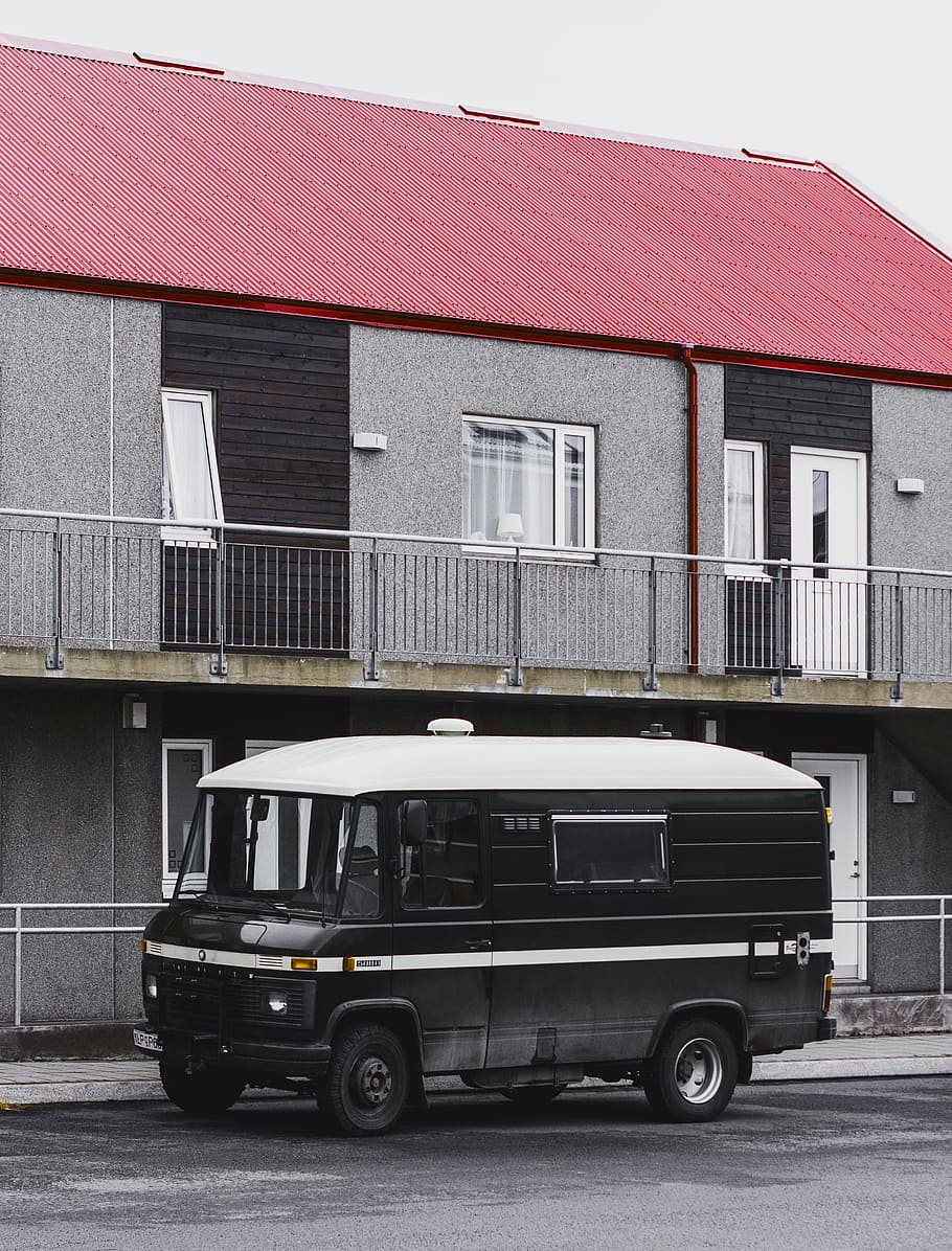 black vehicle parked in front of grey 2-storey house, van, retro HD wallpaper