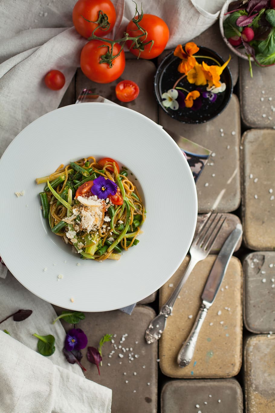 round white ceramic plate side tomatoes, food and drink, freshness HD wallpaper