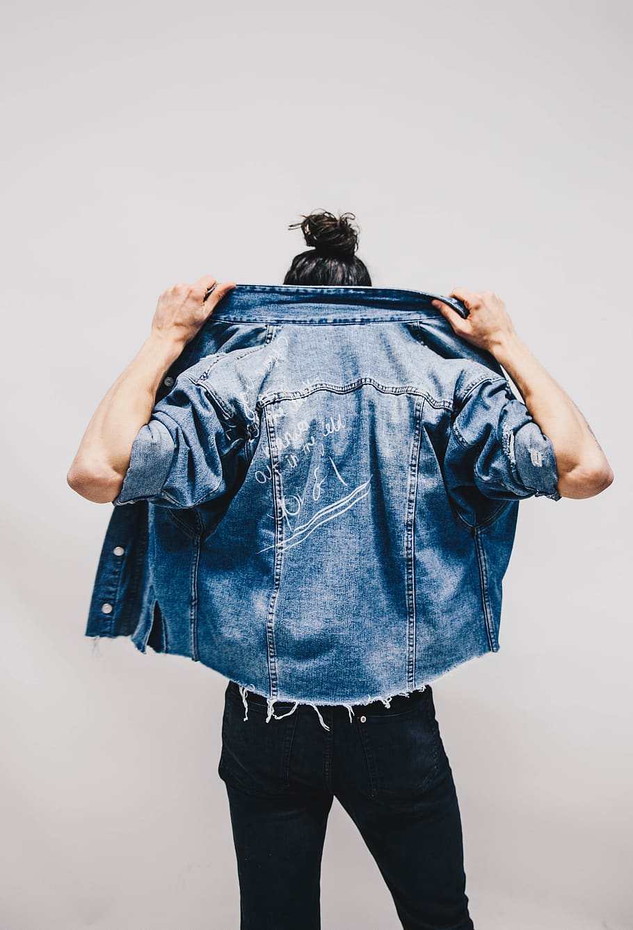 rear view, studio shot, one person, casual clothing, white background HD wallpaper