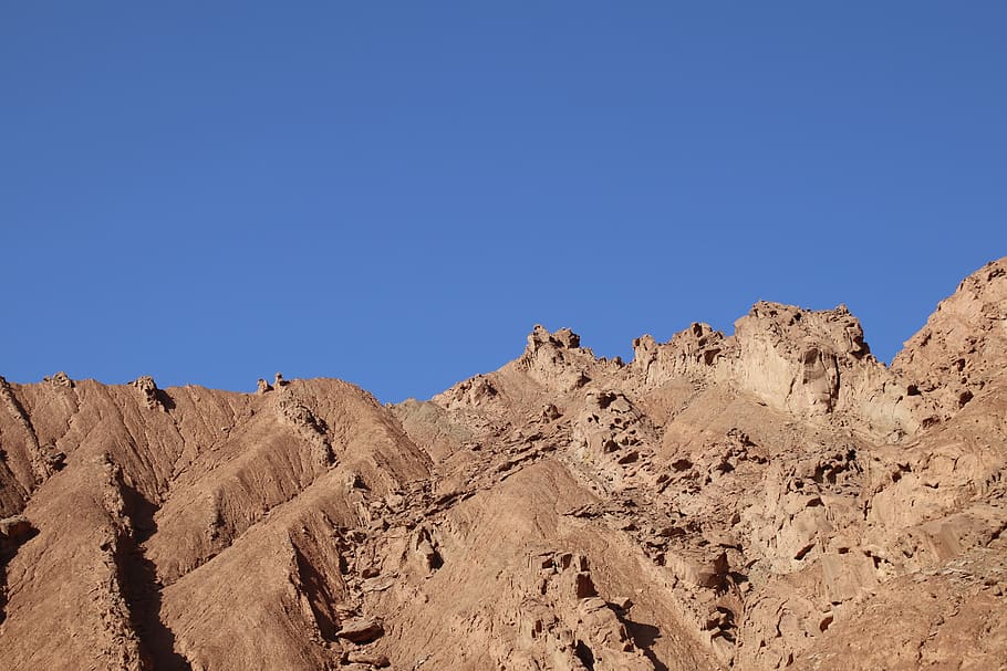brown sand mountain, nature, outdoors, mountain range, peak, building HD wallpaper