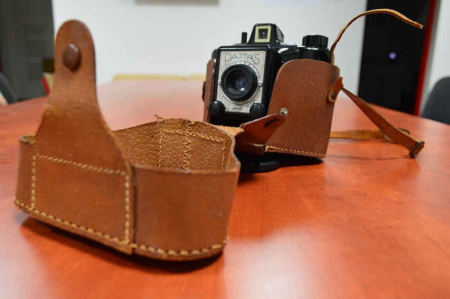 camera, old, retro, photo, mate, indoors, table, still life HD wallpaper