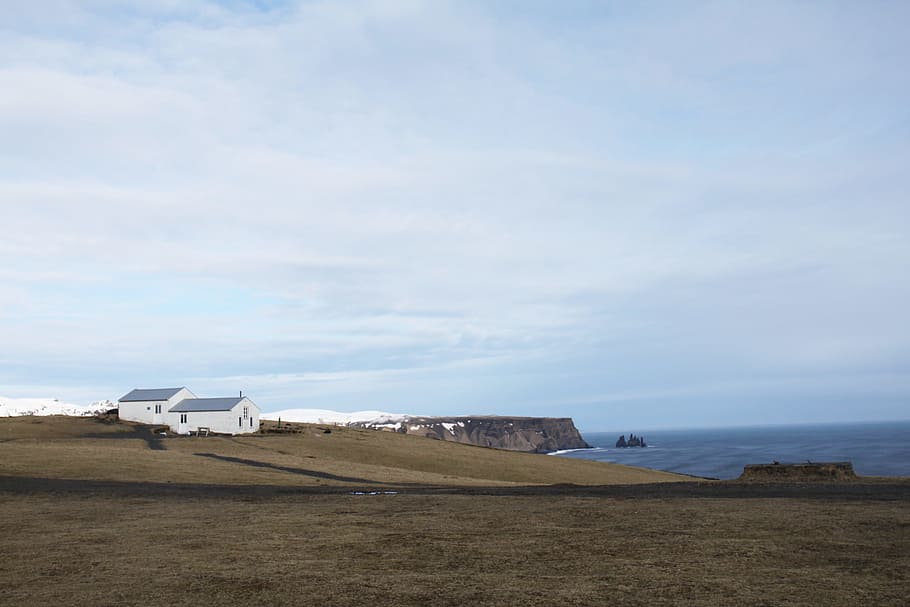 Two White Concrete Houses, beach, cliff coast, clouds, daylight HD wallpaper