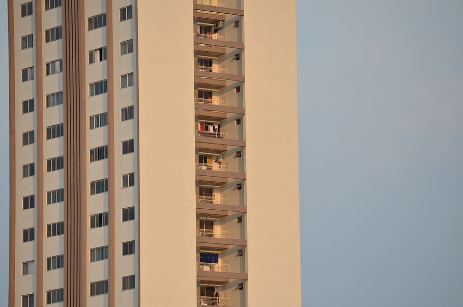 pattern, building, windows, balcony, apartment, city life, urban HD wallpaper