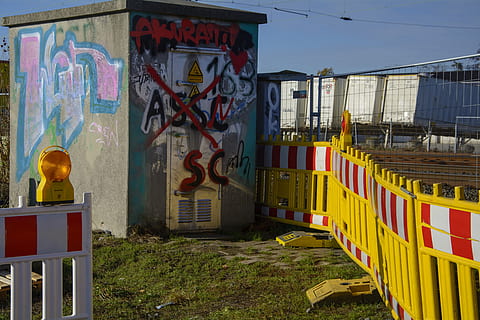 site, barrier, demarcation, warning, road works, yellow, lock HD wallpaper