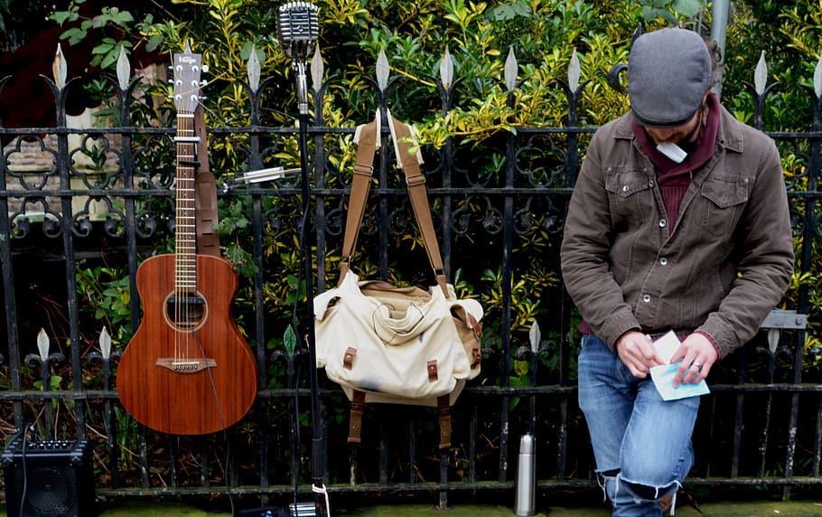 Man Leaning Against Black Steel Fence Beside White and Brown Sling Bag and Brown Acoustic Guitar, HD wallpaper