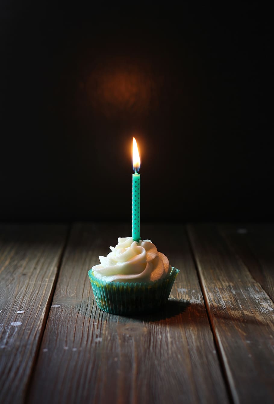 taper candle on cupcake, celebration, birthday, burning, anniversary HD wallpaper