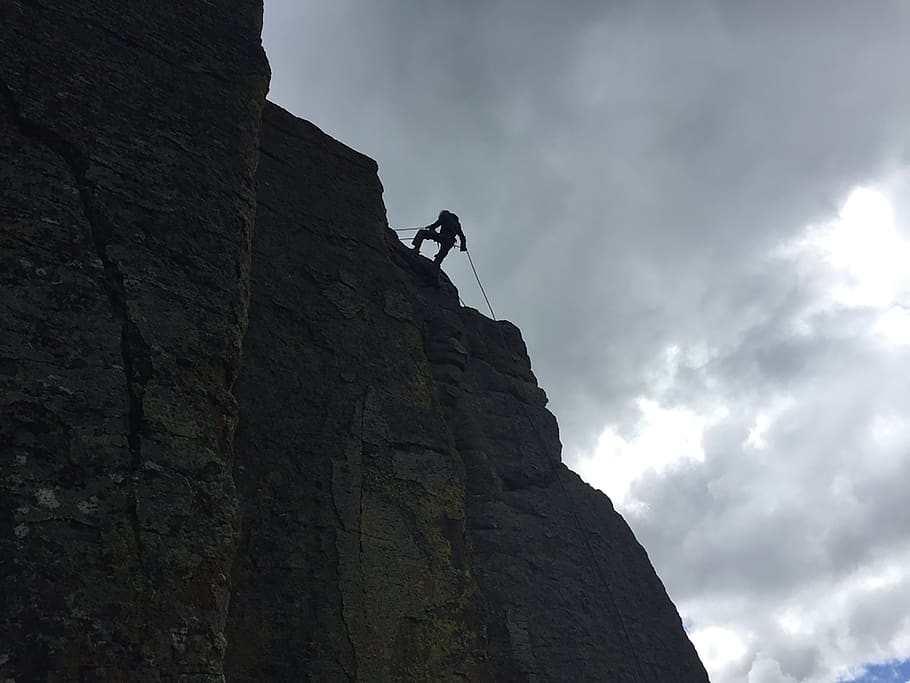 cloudy, rock, rappelling, climbing, rock climbing, rope, sky HD wallpaper