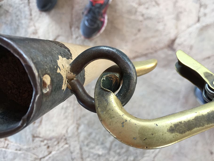 Soft brass hook has been haning on iron ring so long it s wearing through HD wallpaper