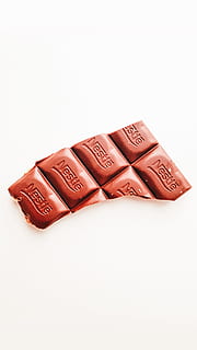 Nestle chocolate, sweet, hungry, minimalist, brown, eat, broken HD wallpaper