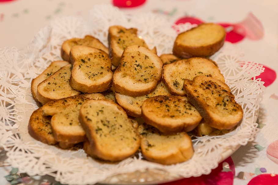 appetizers, plate, garlic, bread, party, event, food, tasty HD wallpaper