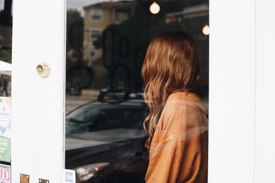 woman inside house, hair, door, reflection, window, light, cafe HD wallpaper