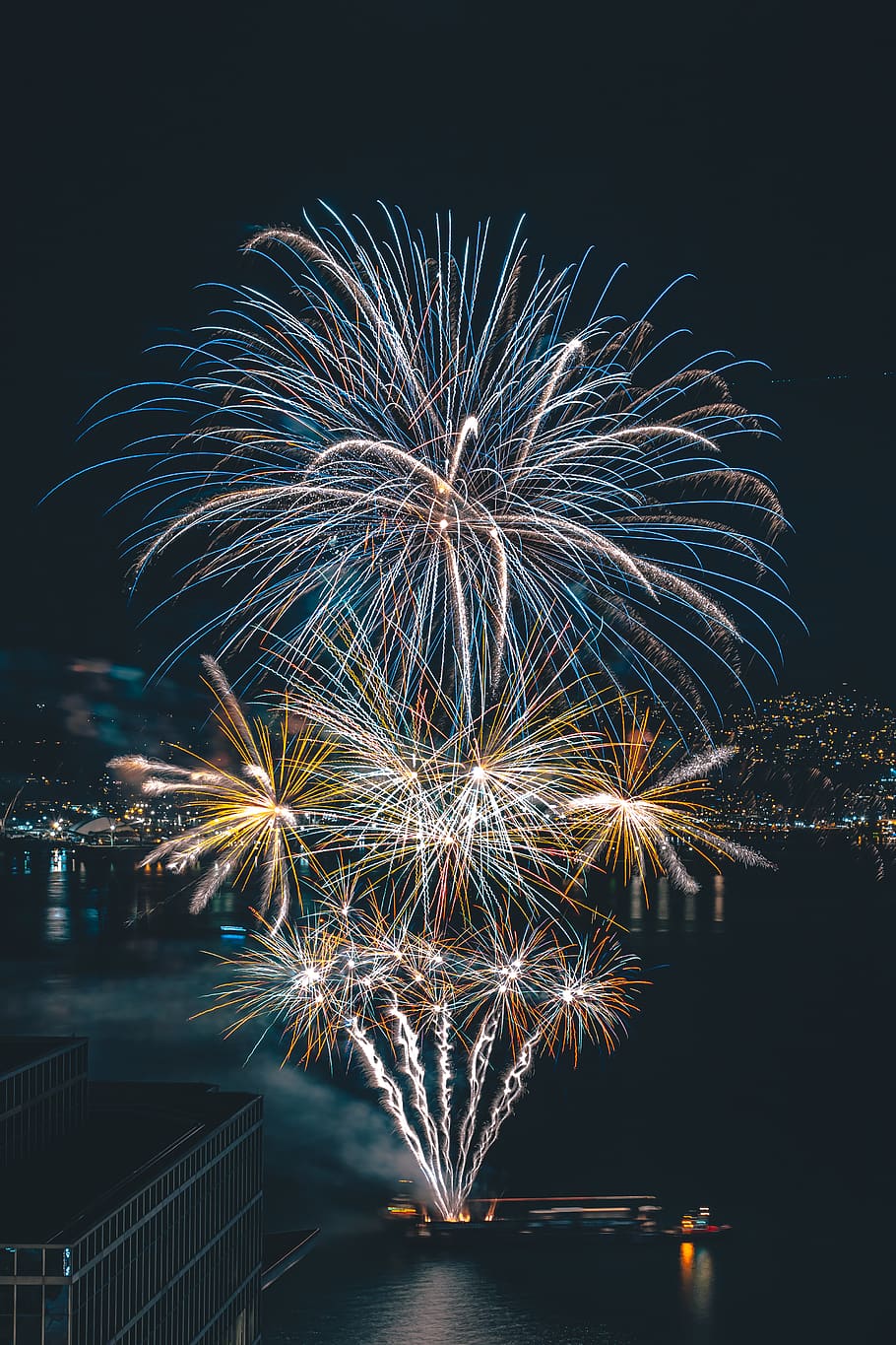fireworks display, night, motion, illuminated, celebration, arts culture and entertainment HD wallpaper